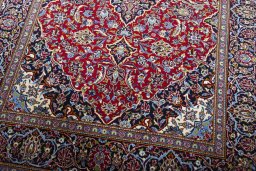Close-up detail of New Kashan rug from Iran / Persia showing Cork weave