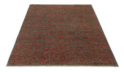Surface texture of New Farahan rug with natural Wool and intricate pattern