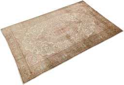 Corner detail of 1920s Istanbul Silk rug showing border pattern and Silk pile