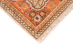 Central medallion detail of 1998s Tabriz Silk rug from Iran / Persia