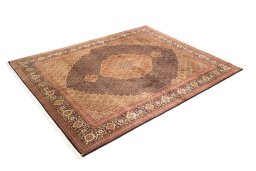 Corner detail of 2018s Tabriz Silk rug showing border pattern and Wool pile