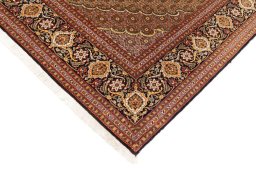 Central medallion detail of 2018s Tabriz Silk rug from Iran / Persia
