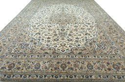 Surface texture of 2000s Kashan rug with natural Wool and intricate pattern