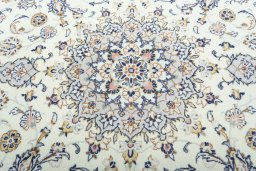 Central medallion detail of New Kashan rug from Iran / Persia