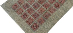 Backside of handmade New Farahan rug showing knot structure and weave density