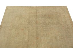 Surface texture of 1900s Oushak rug with natural Wool and intricate pattern