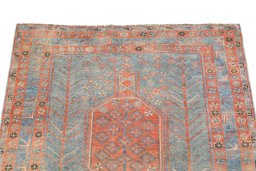 Surface texture of 1920s Oushak rug with natural Wool and intricate pattern