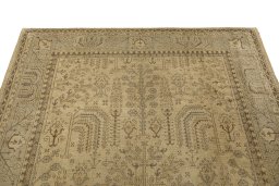 Surface texture of 1920s Oushak rug with natural Wool and intricate pattern