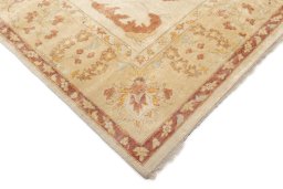 Surface texture of 1990s Oushak rug with natural Wool and intricate pattern