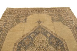 Surface texture of 1920s Oushak rug with natural Wool and intricate pattern