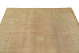 Surface texture of 1920s Oushak rug with natural Wool and intricate pattern