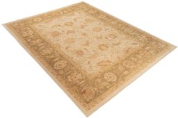 Surface texture of New Oushak rug with natural Wool and intricate pattern