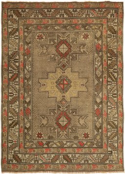 Full view of 1920s Shirvan rug from Iran / Persia, 142 × 104 cm in Gray tones