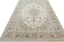 Surface texture of New Kashan rug with natural Wool and intricate pattern