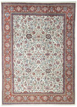 Full view of 1970s Sarough rug from Iran / Persia, 364 × 266 cm in Beige tones