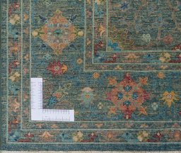 Corner detail of New Farahan rug showing border pattern and Wool pile