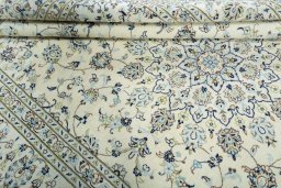 Close-up detail of New Kashan rug from Iran / Persia showing Wool weave