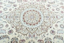 Central medallion detail of 2000s Nain rug from Iran / Persia