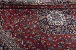 Close-up detail of New Kashan rug from Iran / Persia showing Cork weave