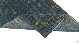 Central medallion detail of New Farahan rug from Pakistan