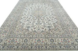 Surface texture of 2000s Kashan rug with natural Wool and intricate pattern