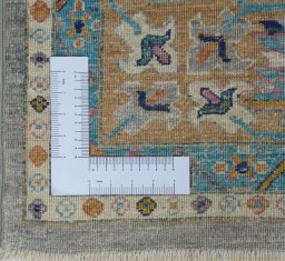 Corner detail of New Farahan rug showing border pattern and Wool pile