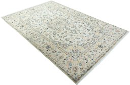 Close-up detail of New Kashan rug from Iran / Persia showing Wool weave