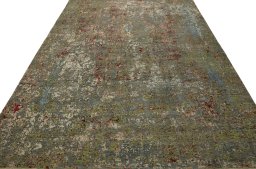 Surface texture of New Mahli rug with natural Wool and intricate pattern