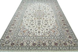 Surface texture of 2000s Kashan rug with natural Wool and intricate pattern
