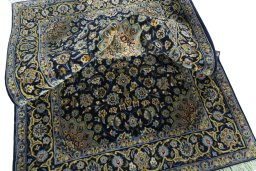 Surface texture of 2000s Kashan rug with natural Wool and intricate pattern
