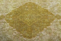 Central medallion detail of 1970s Vintage rug from Pakistan
