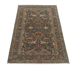 Surface texture of New Farahan rug with natural Wool and intricate pattern