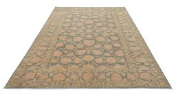 Surface texture of New Farahan rug with natural Wool and intricate pattern