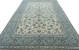 Surface texture of 2000s Kashan rug with natural Wool and intricate pattern