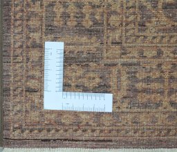 Corner detail of New Farahan rug showing border pattern and Wool pile