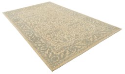 Corner detail of New Farahan rug showing border pattern and Wool pile