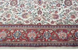Corner detail of 1970s Sarough rug showing border pattern and Wool pile