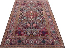 Surface texture of 2000s Kashan rug with natural Wool and intricate pattern
