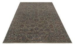 Surface texture of New Farahan rug with natural Wool and intricate pattern