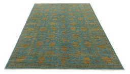 Surface texture of New Farahan rug with natural Wool and intricate pattern