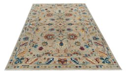 Surface texture of New Farahan rug with natural Wool and intricate pattern