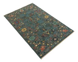 Corner detail of New Farahan rug showing border pattern and Wool pile