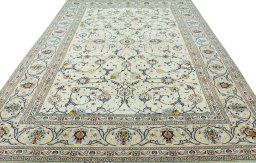 Surface texture of 2000s Kashan rug with natural Wool and intricate pattern