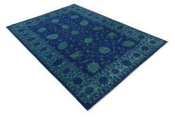 Corner detail of New Farahan rug showing border pattern and Wool pile