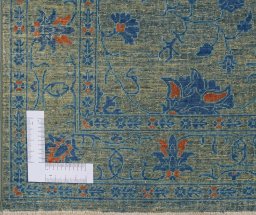 Corner detail of New Farahan rug showing border pattern and Wool pile