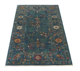 Surface texture of New Farahan rug with natural Wool and intricate pattern