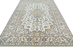 Surface texture of New Kashan rug with natural Wool and intricate pattern