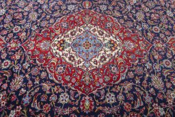 Central medallion detail of New Kashan rug from Iran / Persia