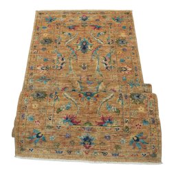 Central medallion detail of New Farahan rug from Pakistan