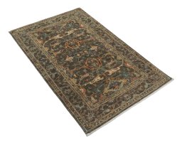 Corner detail of New Farahan rug showing border pattern and Wool pile